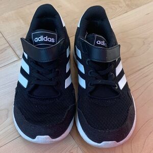 adidas Kids Black and White Hook-and-Loop Sneakers sz 13